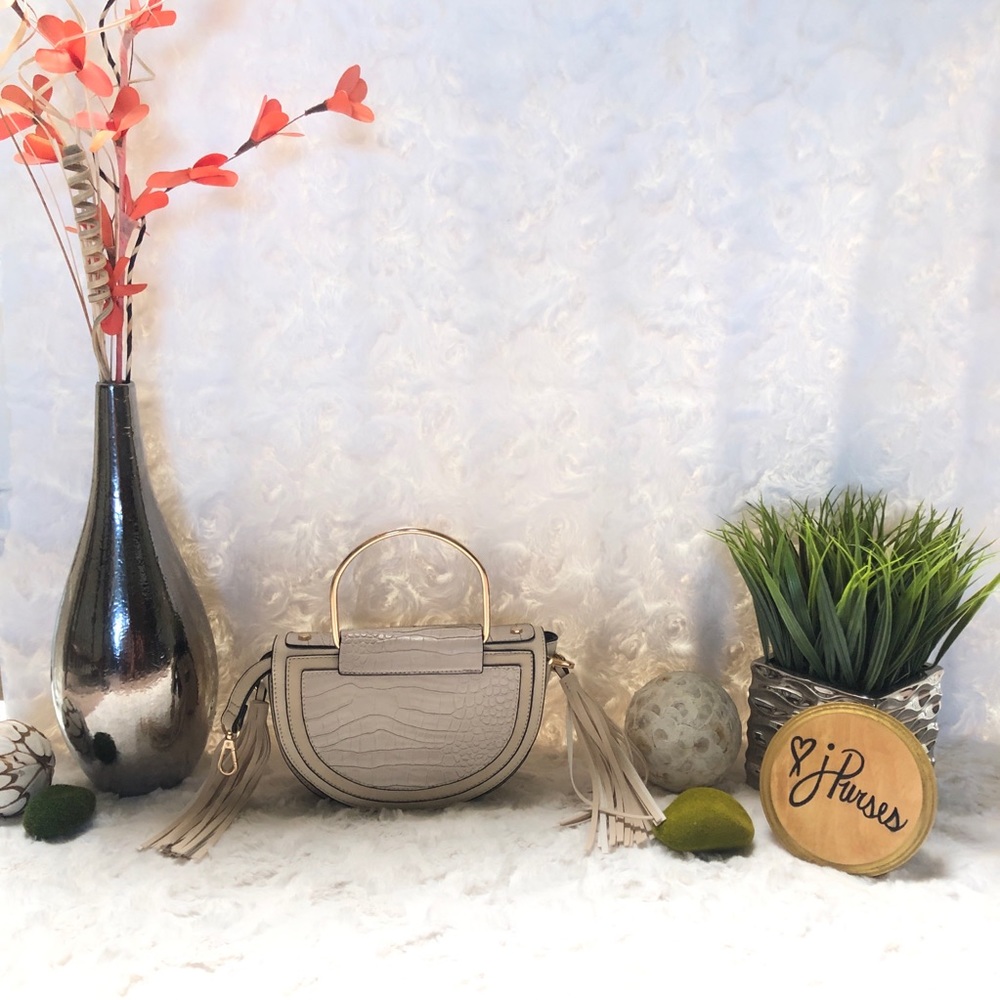 Host Pick🤩⭐️Half Moon Cream Crossbody